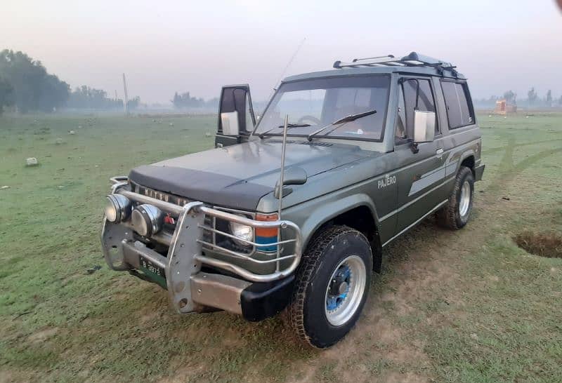 Mitsubishi Pajero Jeep Auto CNG AC 5