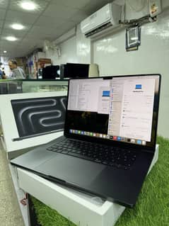 MacBook Pro 16" M3 Pro Ram 18 SSD 512 Apple Warranty 10 Months