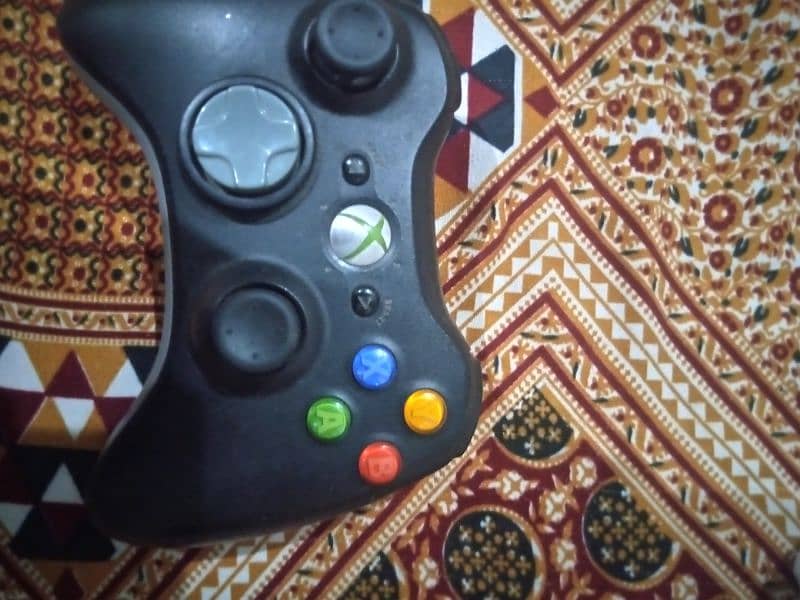 Xbox 360 slim with 1 wireless controller,2 wired controller 5