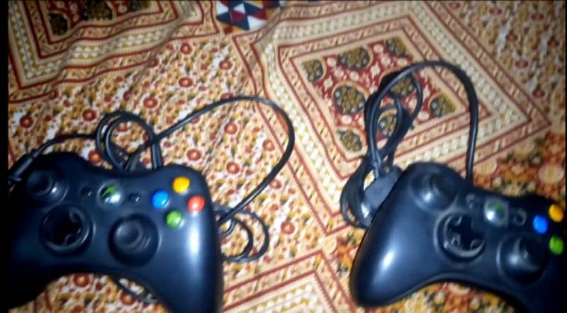 Xbox 360 slim with 1 wireless controller,2 wired controller 6