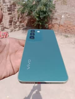 Vivo y100