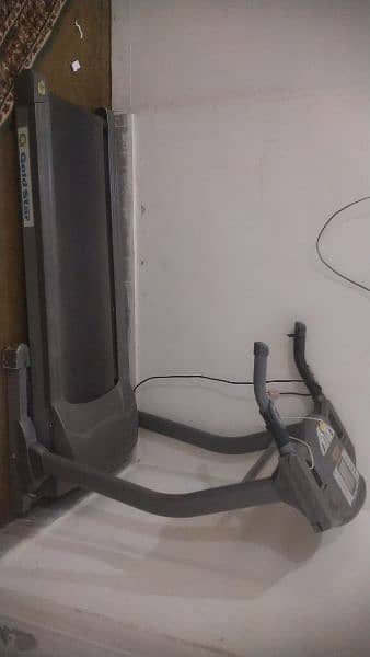 it's used foldable treadmill of 100kg weight 5