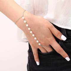 •  Material: Alloy
•  Color: Silver
•  Stone: Pearl