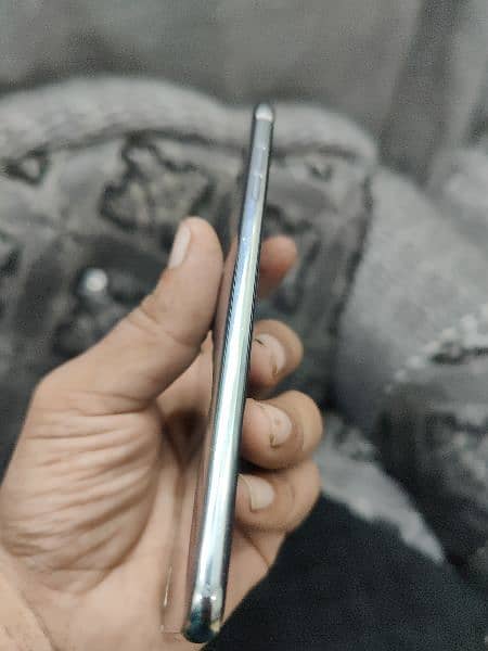 lg v30 single sim approved minor crack 4