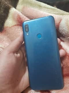 HUAWEI y6 prime in good condition only minor black dots on top corners