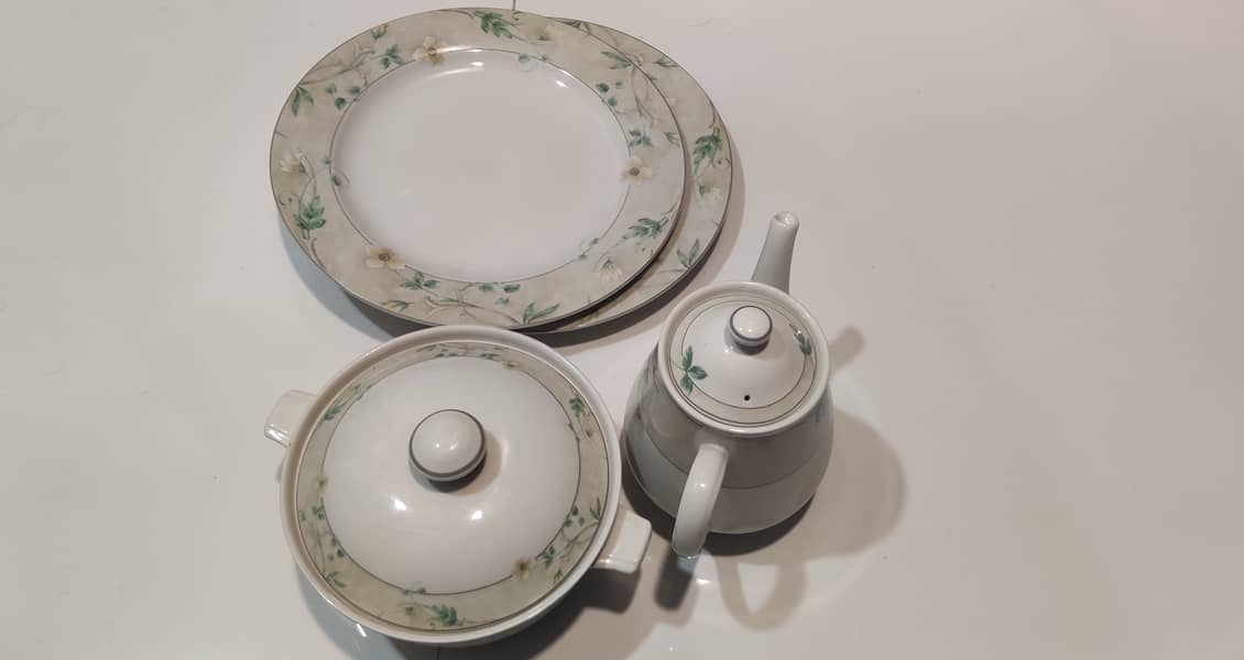 40 Piece Winter Frost White Dinnerware Set. 3