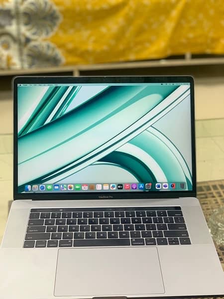 **High-Performance MacBook Pro 15" (2017) – Excellent Condition! 2