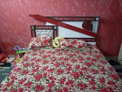 bed and almari excellent condition