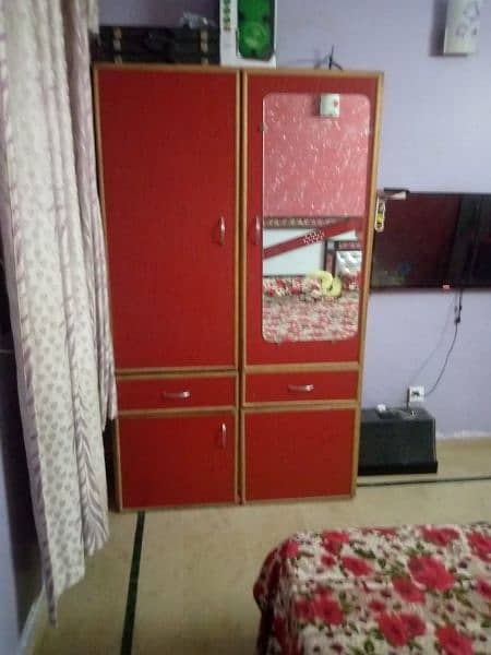 bed and almari excellent condition 4