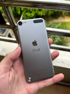 Apple iPod touch 5th Gen (Complete Box)