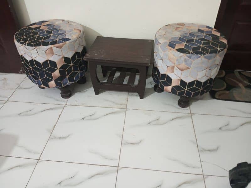 Stools with table 0