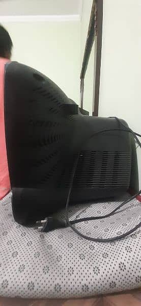 television LG ka hai condition 10/10 hai urgent sale 1