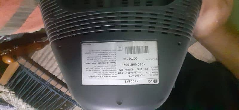 television LG ka hai condition 10/10 hai urgent sale 3