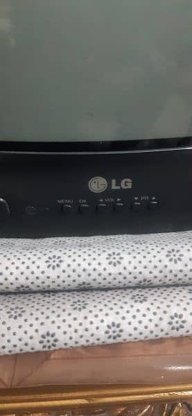 television LG ka hai condition 10/10 hai urgent sale 4