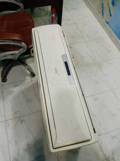 Haier A. c 1 ton urgent sale