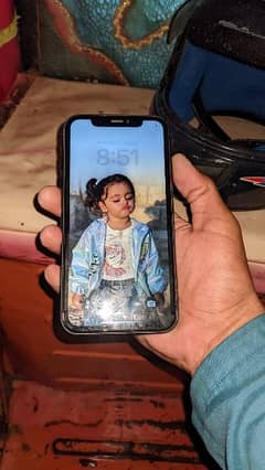 iPhone xr 128 gb black clr. . .