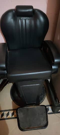 Saloon / Barber Chair (New Like Condition)