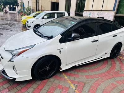 Toyota Prius 2018 A premium fully loaded B2B