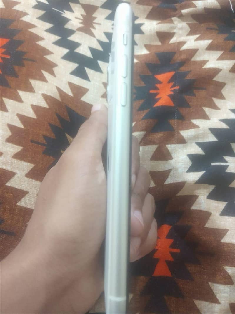 iPhone 11 white colour with box 4