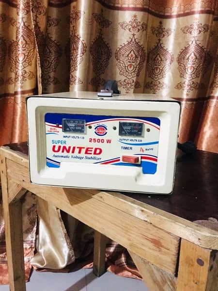 United 2500 W Automatic stabilizer 0