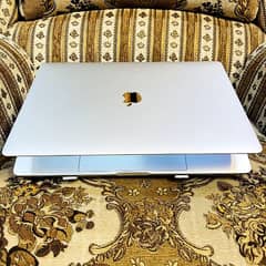 MacBook pro 2018 15.4 inch core i7 CTO 32GB RAM 512GB SSD 4gb grafics