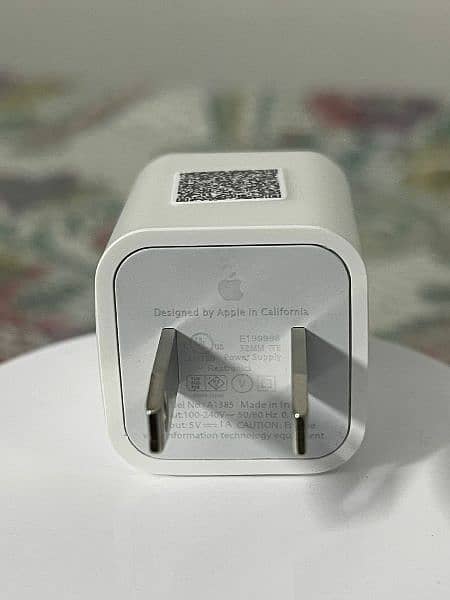 Apple charger 0