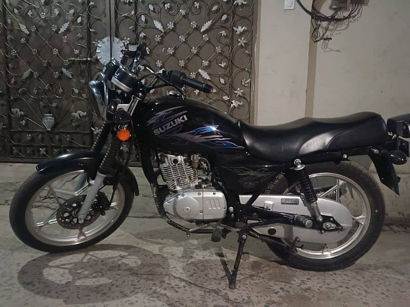 Suzuki GS 150SE 2