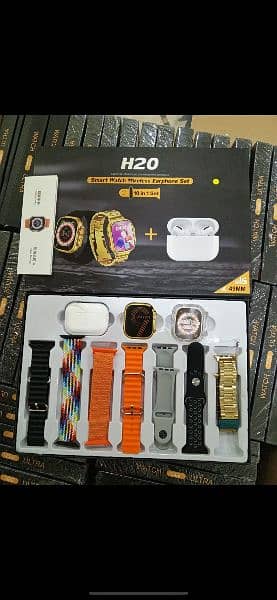 Smartwatch with Earbuds and 7 Straps, Gold Coloured 1