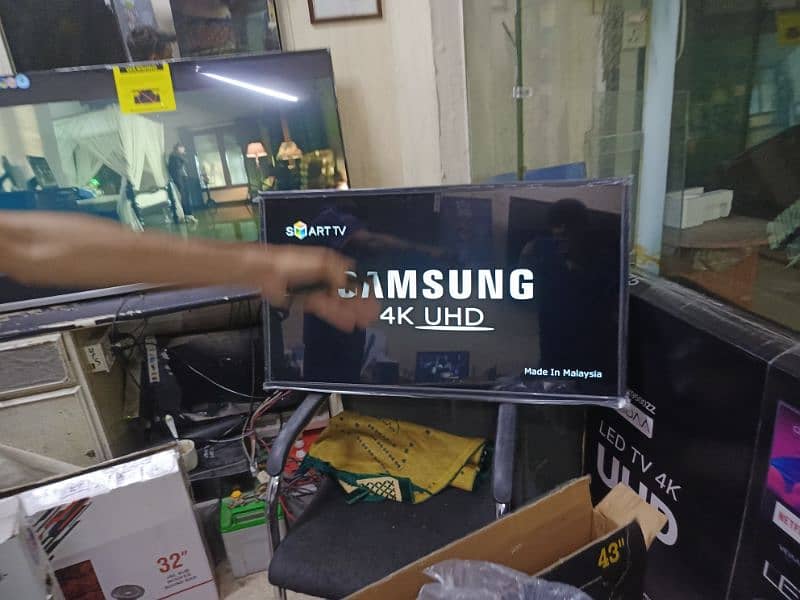 43 InCh Samsung 8k UHD LED TV 03004675739 2