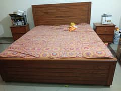 wooden bed set new condition only use two months