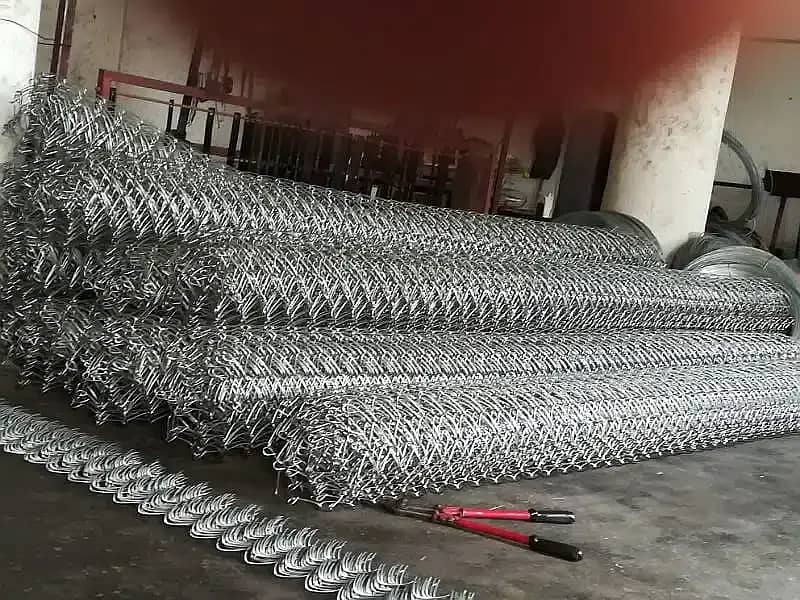 Pvc coated Chainlink & Spotwelded Mesh / Galvanized Razor wire 3