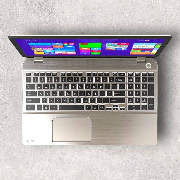 *TOSHIBA Satellite P 55T (4K TOUCH SCREEN)* 2