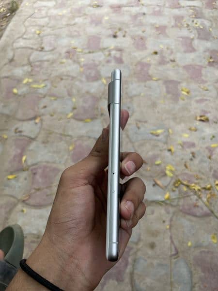 Google Pixel 7 White colour 10/10condition 1