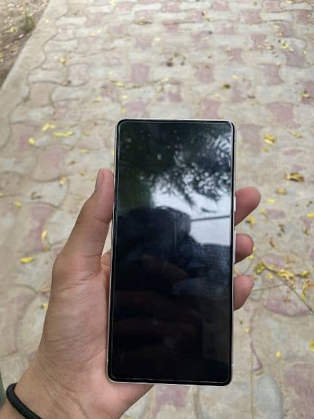 Google Pixel 7 White colour 10/10condition 2