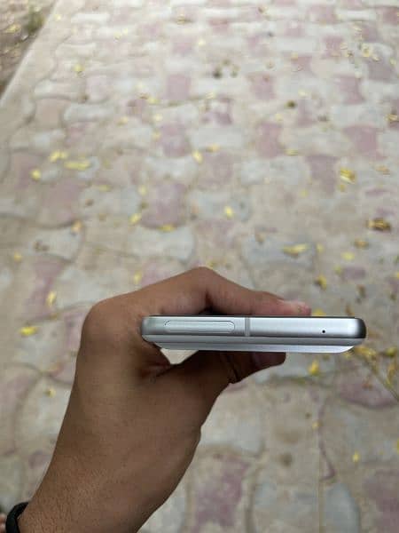 Google Pixel 7 White colour 10/10condition 9