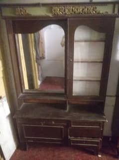 dressing table good condition