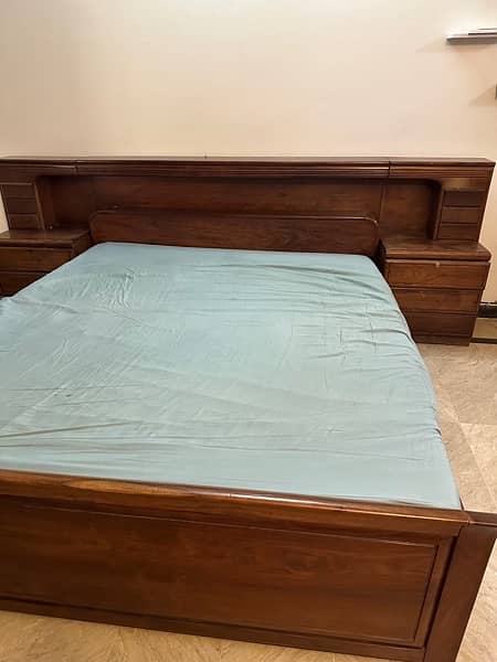 King Size Bed in Pure Wood 150,000/- only 2