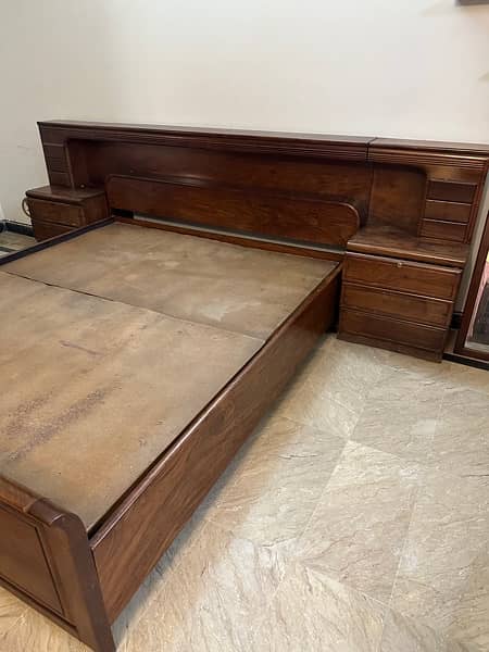 King Size Bed in Pure Wood 150,000/- only 15