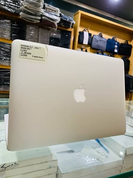 MacBook Air Model:2017 0