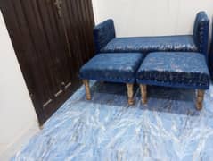 I am selling sofa puffy set