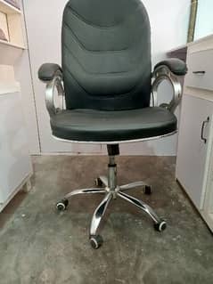 Office revolving Chair Forsale Condition 10/8
