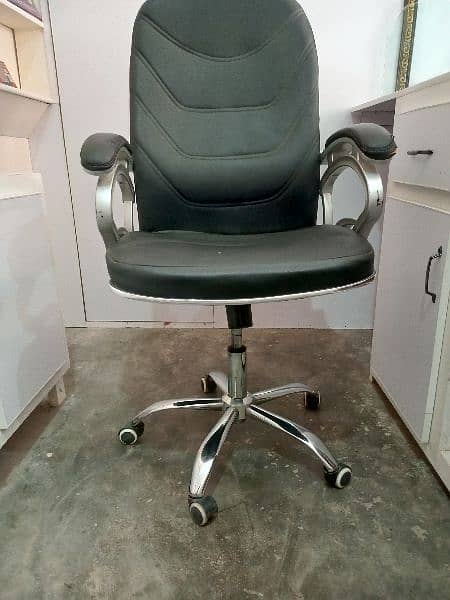 Office revolving Chair Forsale Condition 10/8 0