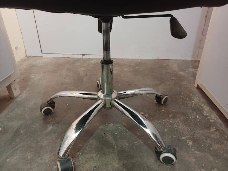 Office revolving Chair Forsale Condition 10/8 3