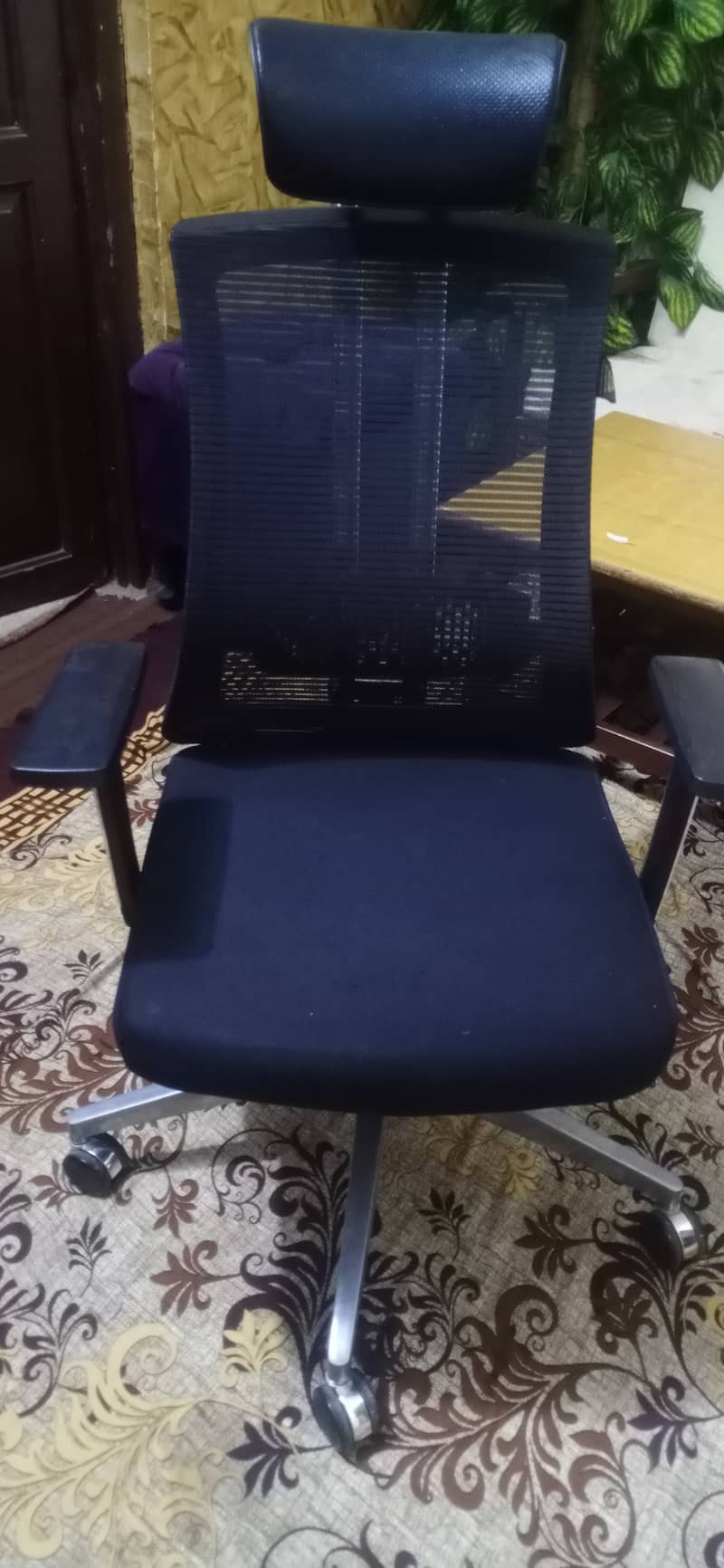 Meeshan office chair very less used. 1