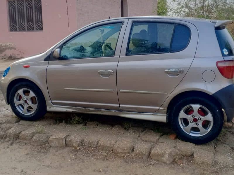 Toyota Vitz 2001 1