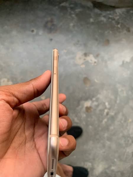 8 plus 10/10 condition pta Approved 64 gb LLA model 9