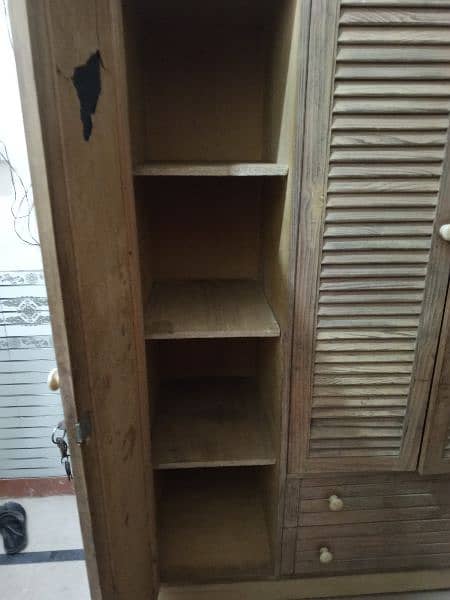 3 door cupboard good condition 3