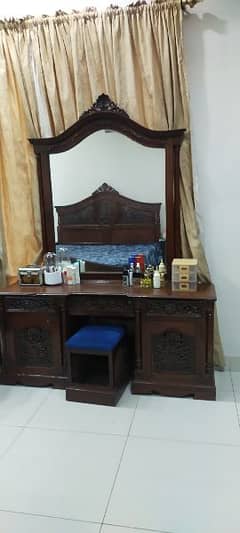 Dressing table