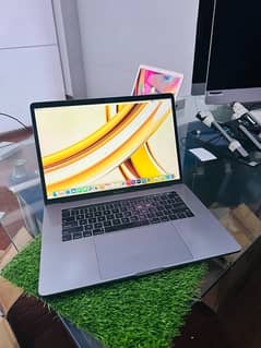 Macbook pro 2017 16/512 core i7 15inch