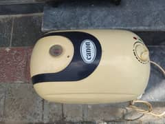 canon 10 litters electric gyser for sale with braket all ok